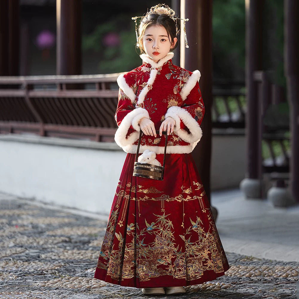 Ming Dynasty Girl's mamian Skirt Yanzhu 燕竹 Children's Traditional Clothing Chinese Lunar New Year Hanfu Suit