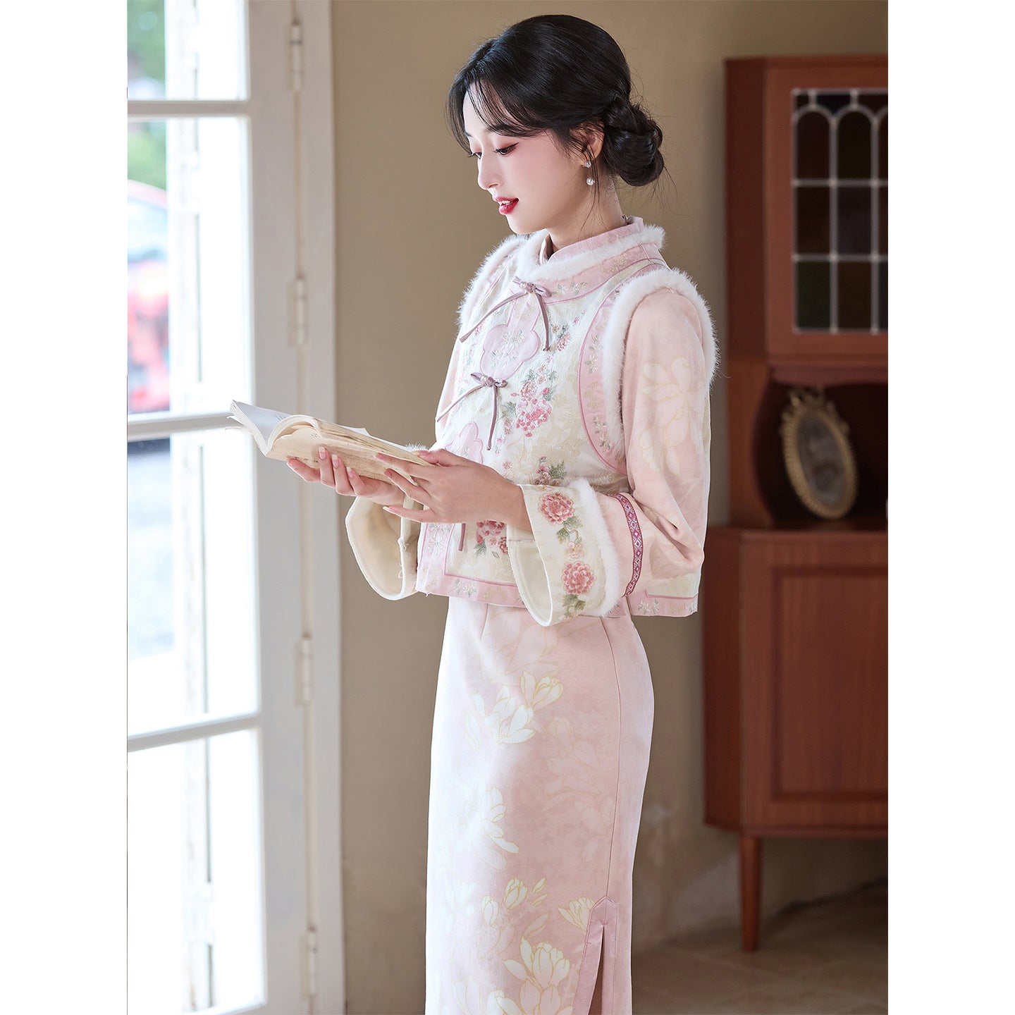 Women's Qipao Yuewanning 月腕凝 Asian Thicken Dress Chinese Modern Hanfu Clothing Velvet Cheongsam Winter