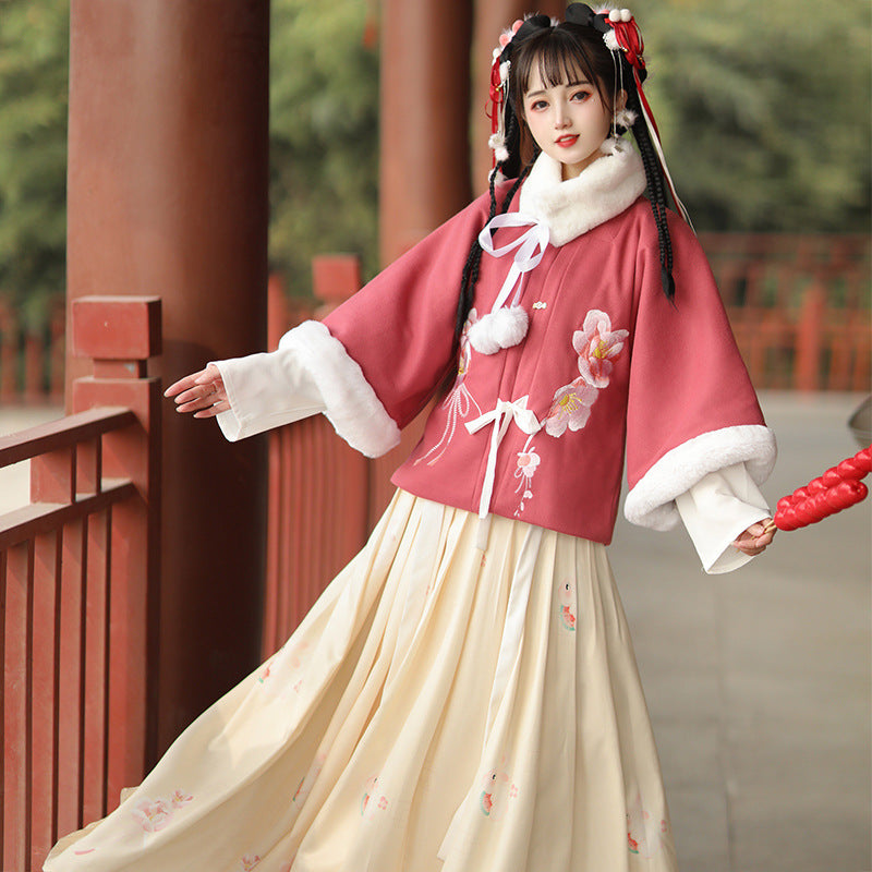 Ming Dynasty Clothing Huayu 花语 Women's Chinese Traditional Thicken Velvet Hanfu Autumn Winter