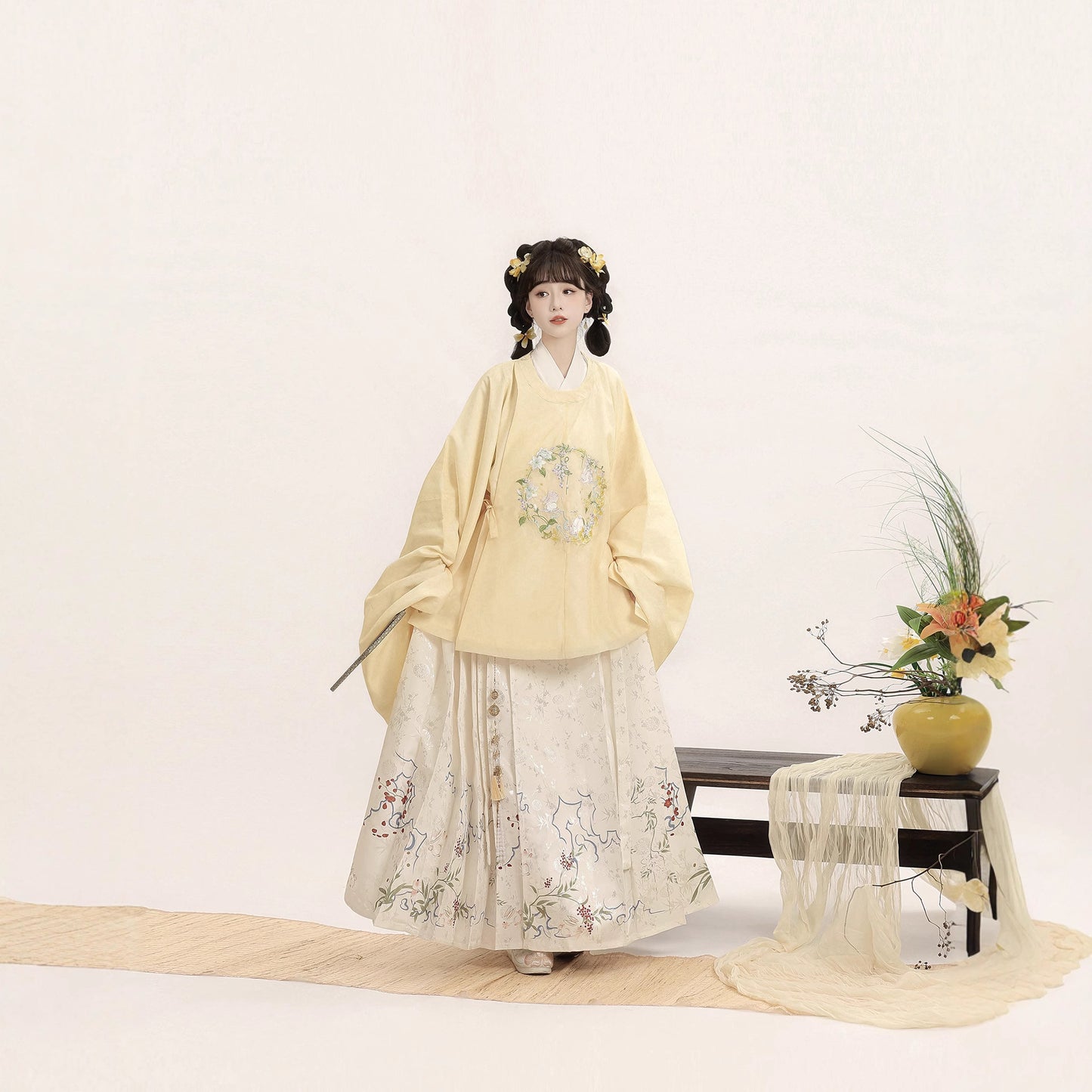 Ming Dynasty Mamian Clothing Yuemian 月眠 Women's Chinese Traditional Hanfu Autumn Spring