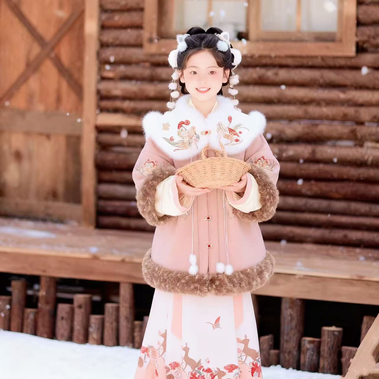 Ming Dynasty Girl's Mamian Skirt Yuanji 元吉 Children's Traditional Clothing Chinese Lunar New Year Velvet Hanfu Suit