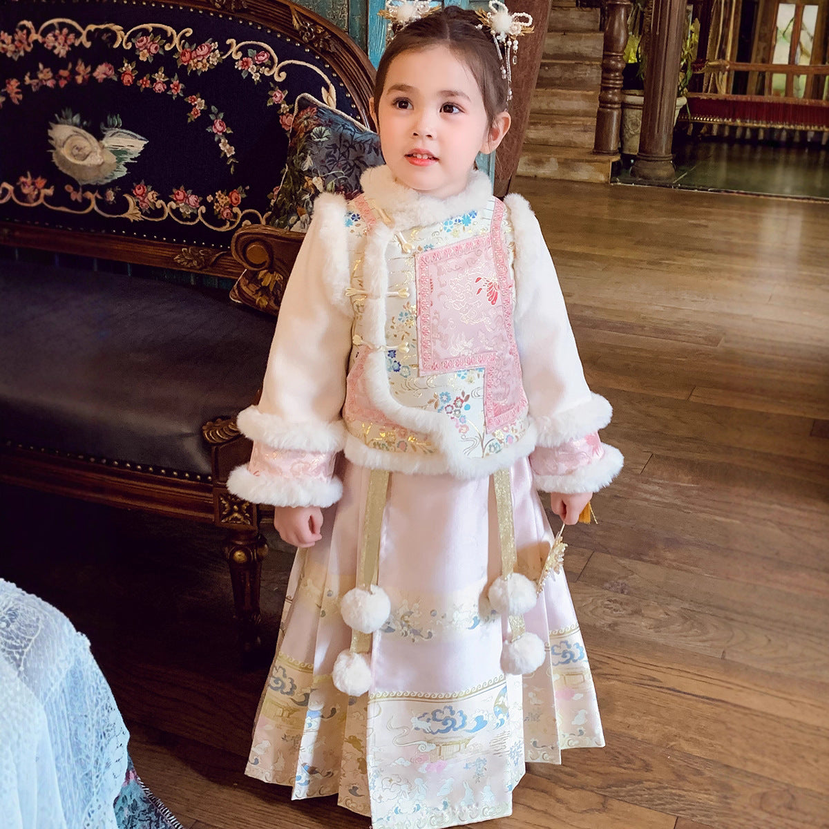 Ming Dynasty Girl's Mamian Skirt Fenfeng 粉蜂 Children's Chinese Velvet Traditional Clothing Hanfu Suit