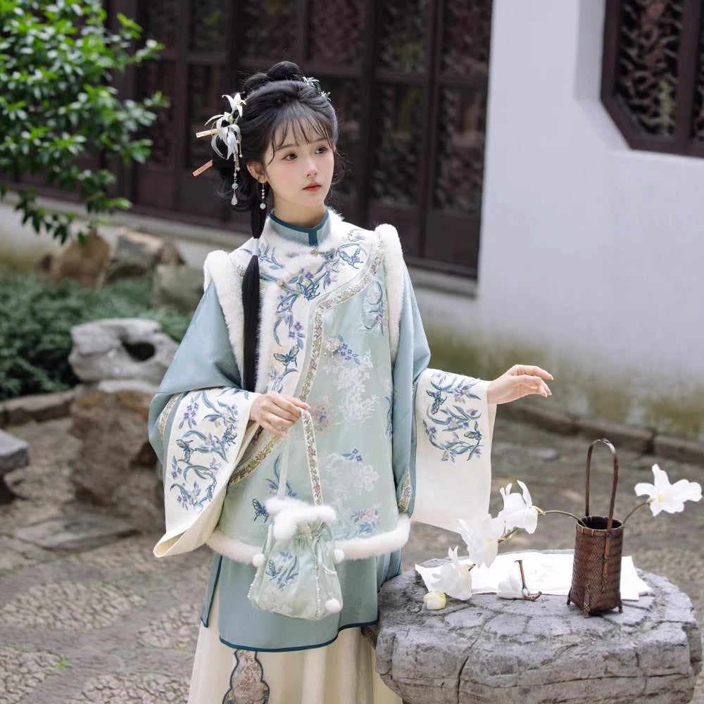Qing Dynasty Clothing Languinvshu 兰闺女书 Women's Chinese Traditional Velvet Thicken Hanfu Autumn Winter