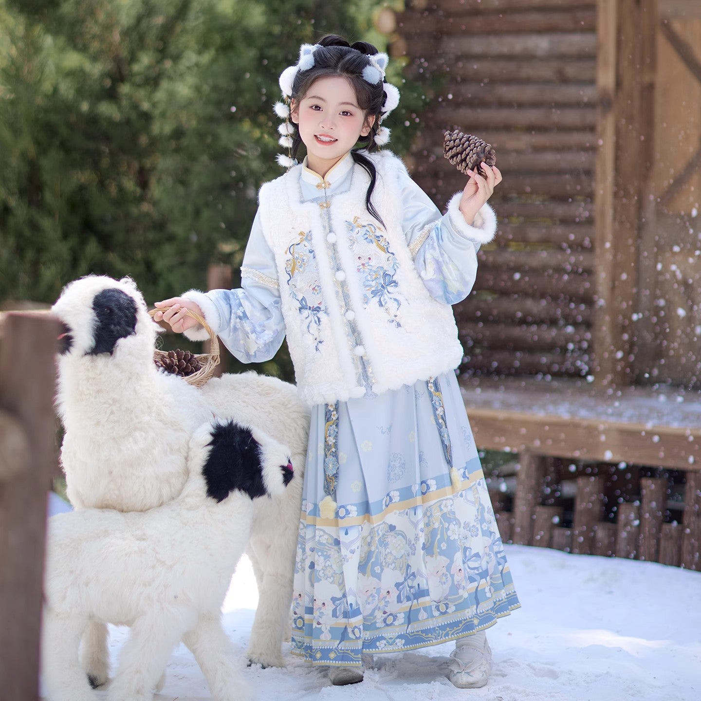 Ming Dynasty Girl's Mamian Skirt Yunduo 云朵 Children's Traditional Chinese Clothing  Lunar New Year Velvet Hanfu Suit