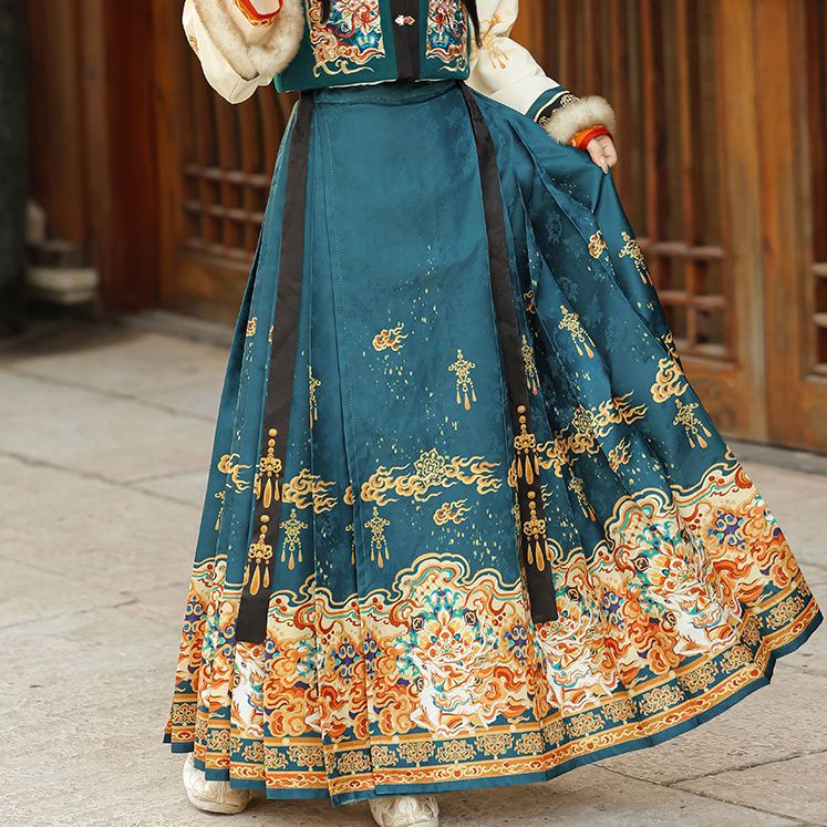 Ming Dynasty Dress Women's Mamian Skirt Luyu 鹿屿 Thicken Chinese Style Lunar New Year Clothing Winter