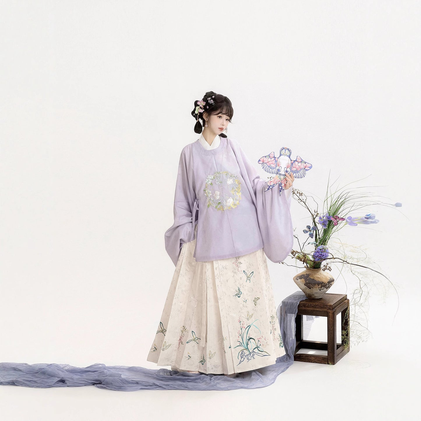 Ming Dynasty Mamian Clothing Yuemian 月眠 Women's Chinese Traditional Hanfu Autumn Spring